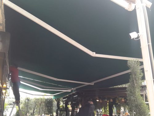Eluha instalación de toldos en terrazas comerciales en la Costa del Sol