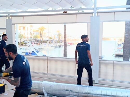 Installation of a retractable awning on a restaurant terrace in Puerto de la Duquesa, Sabinillas