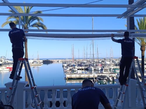 Installation of a retractable awning on a restaurant terrace in Puerto de la Duquesa, Sabinillas
