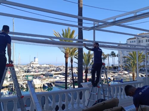 Installation of a retractable awning on a restaurant terrace in Puerto de la Duquesa, Sabinillas