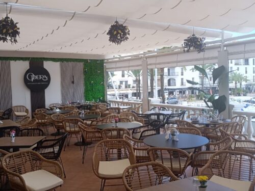 Installation of a retractable awning on a restaurant terrace in Puerto de la Duquesa, Sabinillas