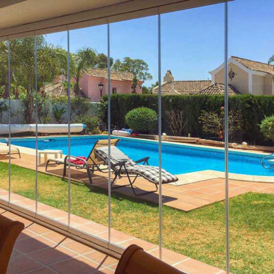 Glass curtains for enclosing terraces, porches, balconies and commercial spaces