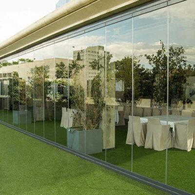 Glass curtains for enclosing terraces, porches, balconies and commercial spaces